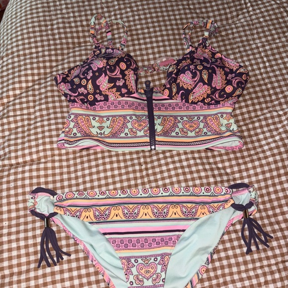 Victoria's Secret Bikini - Picture 1 of 5